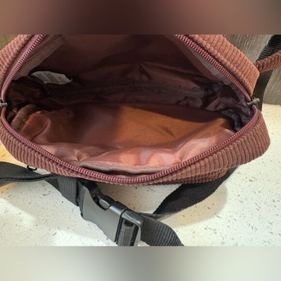 Justin Bieber Tim Hortons x Justin Bieber Collection Tim Biebs Fanny Pack - Picture 5 of 11